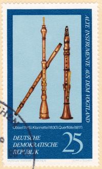 Detailansicht - Postkarte - XXIII. Internationaler Instrumentalwettbewerb in Markneukirchen - 25 Pfennig Briefmarke DDR - Oboe, Klarinette, Querflöte, 1988 Komitee Vogtländische Musiktage Klingentahl