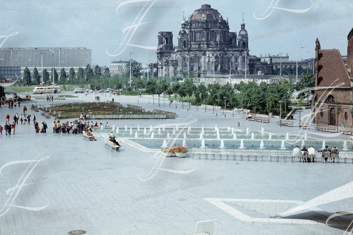 Berliner Dom und Wasserkaskaden Historisches Foto 1970