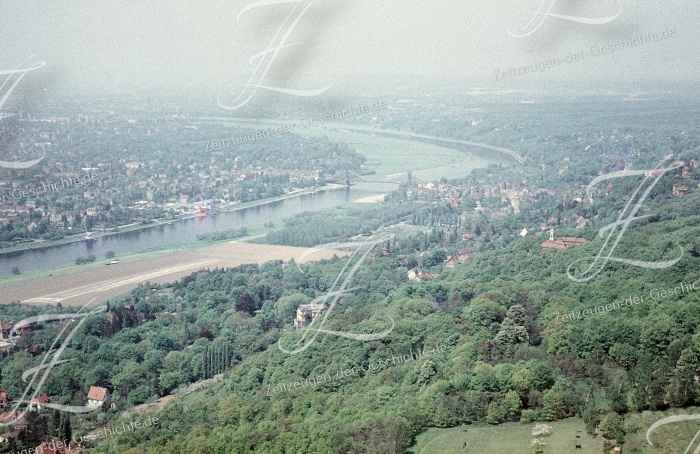 Vom Dresdner Fernsehturm auf die Elbe, 1970