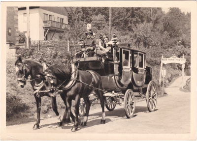 Mit der Postkutsche durch das Schwarzatal, Thüringen 1955