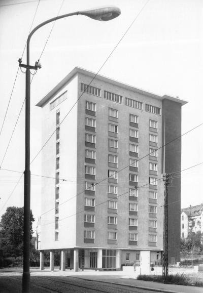 Vorderansicht - Zwickau - Hochhaus im Stadtteil Marienthal, 1962 - Ansichtskarte zum Kaufen Echtes Foto (Handabzug)