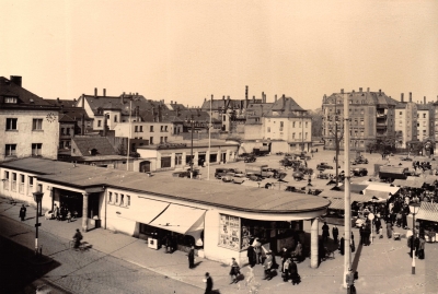 Ansichtskarte vom Neumarkt über 55 Jahre alt