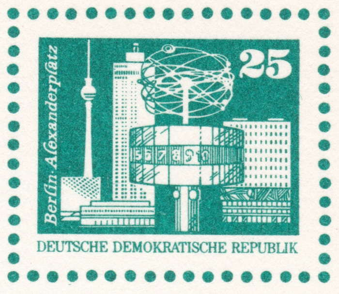 Detailansicht - 25 Pfennig - Stralsund und Alexanderplatz in Berlin, 1990 - Postkarte Rathaus und Nikolaikirche, Stralsund aus Postkartenserie Bauten und Denkmäler, DDR Rückseite leer!