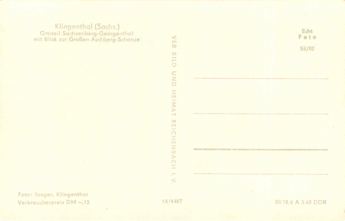 Rückansicht - Klingenthal, Postkarte 1962 - Ortsteil Sachsenber-Georgenthal mit Blick zur Großen Aschberg-Schanze Karton, s/w-Abzug