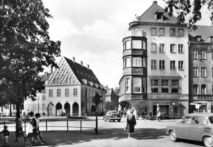 Dr.-Friedrichs-Ring mit Ringkaffee und Klubhaus