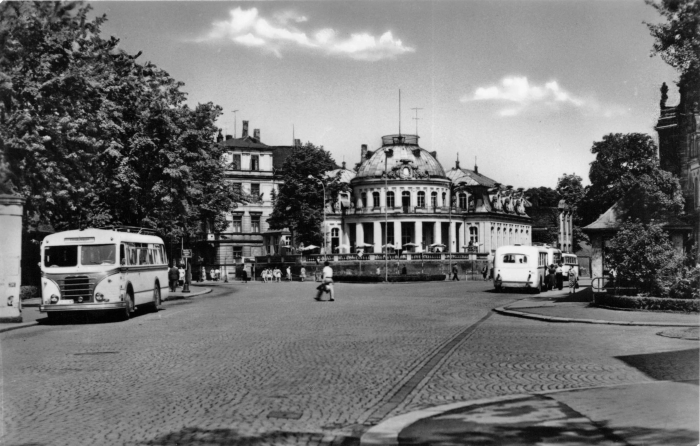 Vorderansicht - Ansichtskarte Zwickau - Blick auf die Mokka-Bar, 1962 - alte Schwarz-Weiß-Postkarte Echte Fotografie