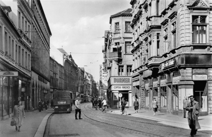 Vorderansicht - Zwickau - Hauptstraße, 1958 - schöne Ansichtskarte der Hauptstraße zum Kaufen Echte Fotografie