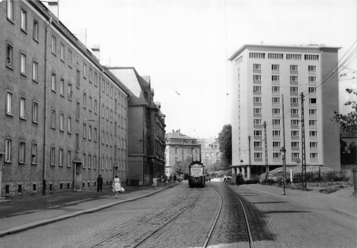 Vorderansicht - Zwickau - Hochhaus im Stadtteil Marienthal, 1961 - Ansichtskarte zum Kaufen Echtes Foto (Handabzug)